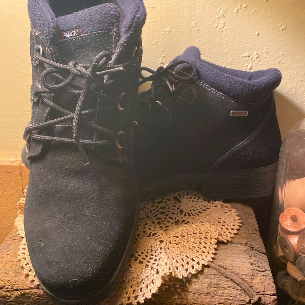 Women’s. Sports. Polartec. Hiker. Waterproof. Size 9.5. Suede. Black